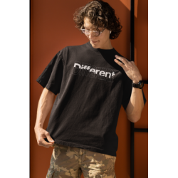 T SHIRT  different NOIR AVEC UN DESIGN MODERN FIT ET STYLE UNIQUE