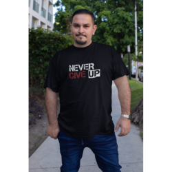 T SHIRT never give up senior NOIR AVEC UN DESIGN MODERN FIT ET STYLE UNIQUE